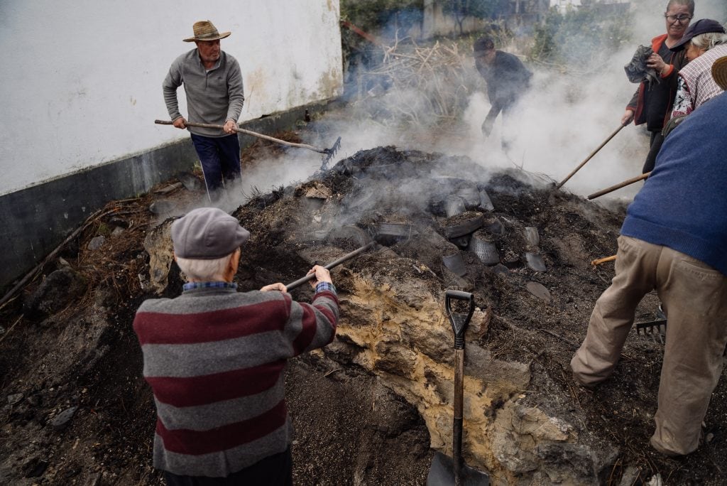 Cozedura do barro em Bisalhães