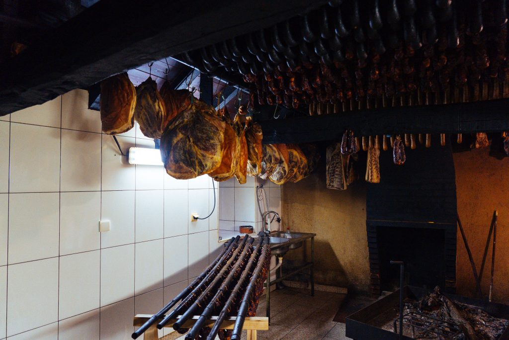 Fumeiro de Fernando Raposo, Pitões das Júnias