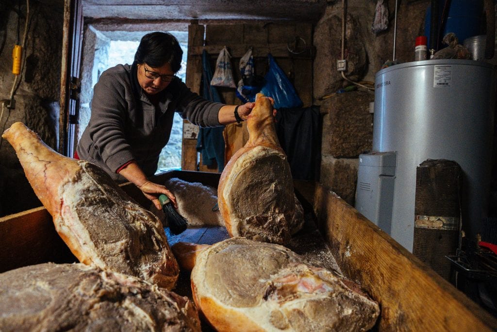 Salgar pernas de porco