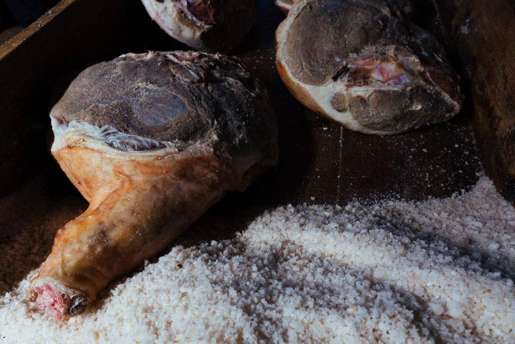 Salgar pernas de porco