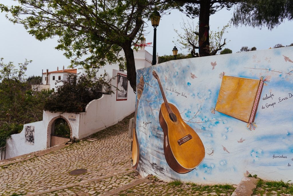 Arte urbana no centro de Alte