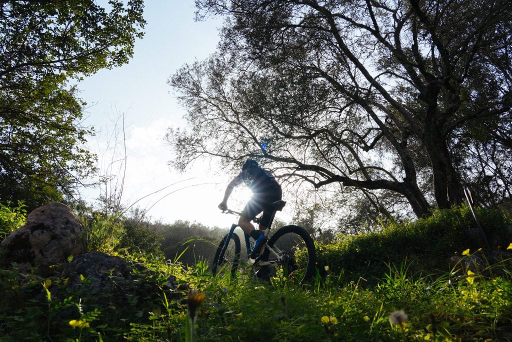 Passeio de bicicleta nos trilhos de Alte