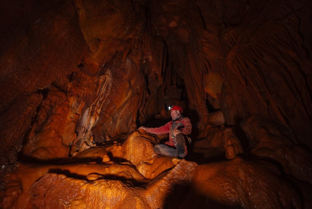Orlando numa gruta em Serra de Santo António