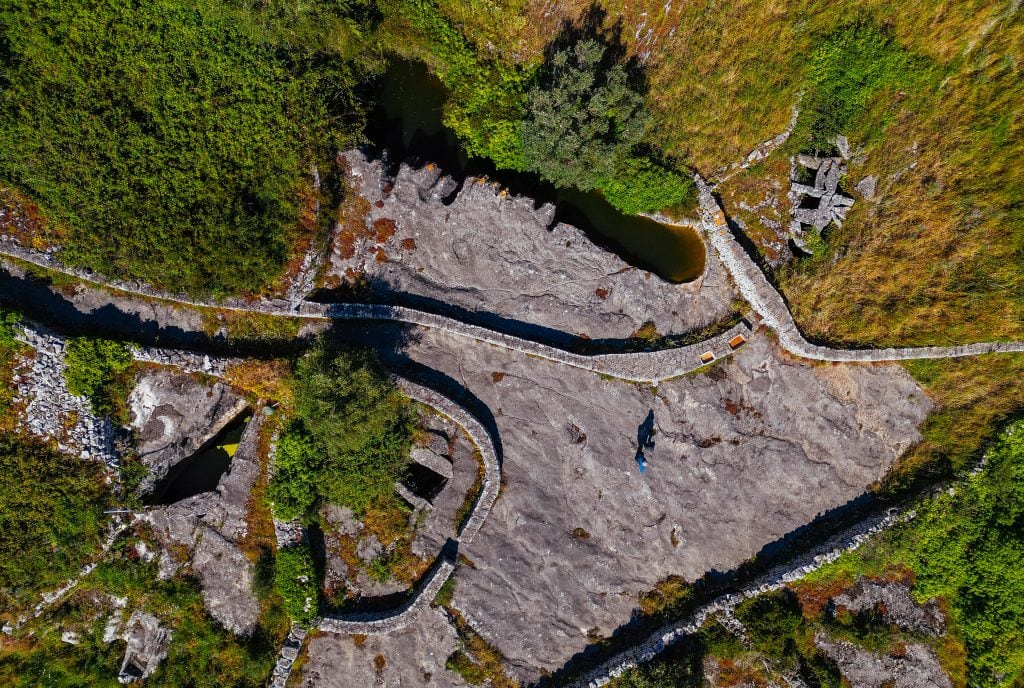 Vista aérea de uma pia em Serra de Santo António