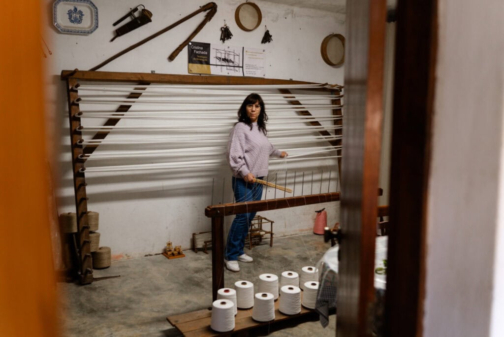 Cristina Fachada a urdir a teia