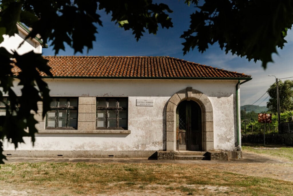 Antiga Escola Primária de Bravães